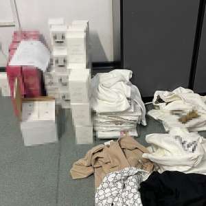 Bunuri susceptibile a fi contrafăcute în valoare de aproximativ 390.000 lei, confiscate de poliţiştii de frontieră în PTF Giurgiu