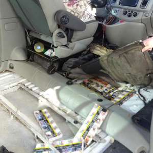 Aproximativ 67.000 de țigarete descoperite ascunse într-un microbuz, în Punctul de Trecere a Frontierei Calafat