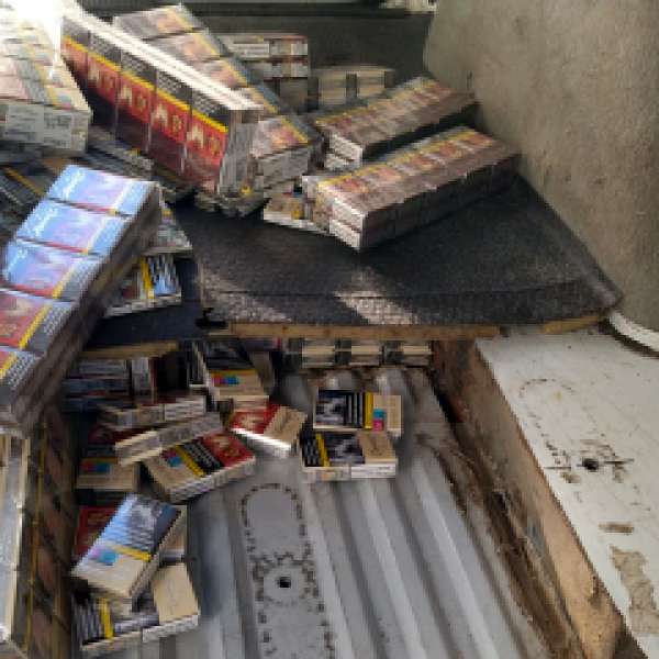 Aproximativ 67.000 de țigarete descoperite ascunse într-un microbuz, în Punctul de Trecere a Frontierei Calafat