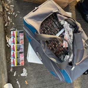 Țigarete ascunse în spaţii amenajate în două autovehicule la PTF Giurgiu