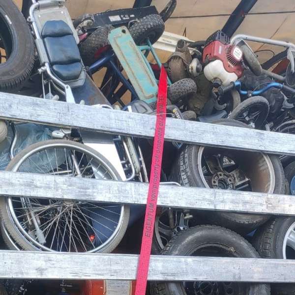 Deşeuri din Germania oprite la Nădlac II. Peste 22 tone de diverse bunuri.