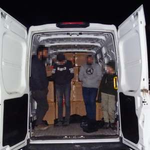 Patru cetățeni sirieni ascunși într-un microbuz, depistaţi la PTF Calafat