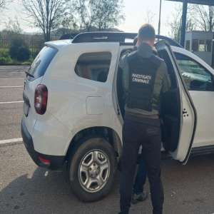 Căutat de autoritățile din Slovenia pentru trafic de migranți, descoperit și reținut în P.T.F. Albița
