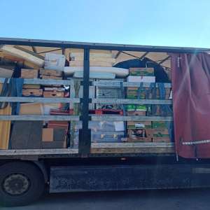 Automarfar cu 17 tone de deşeuri, oprit la intrarea în ţară