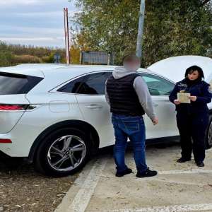 Autoturism căutat de autoritățile din Franța, descoperit de polițiștii de frontieră de la Rădăuți-Prut