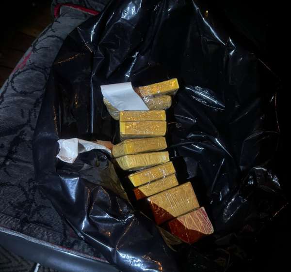 Bijuterii din aur ascunse în capitonajul unui autocar, descoperite în PTF Giurgiu