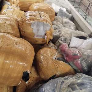 Articole vestimentare susceptibile a fi contrafăcute în valoare de aproximativ 3.500.000 lei, confiscate de poliţiştii de frontieră în PTF Negru Vodă