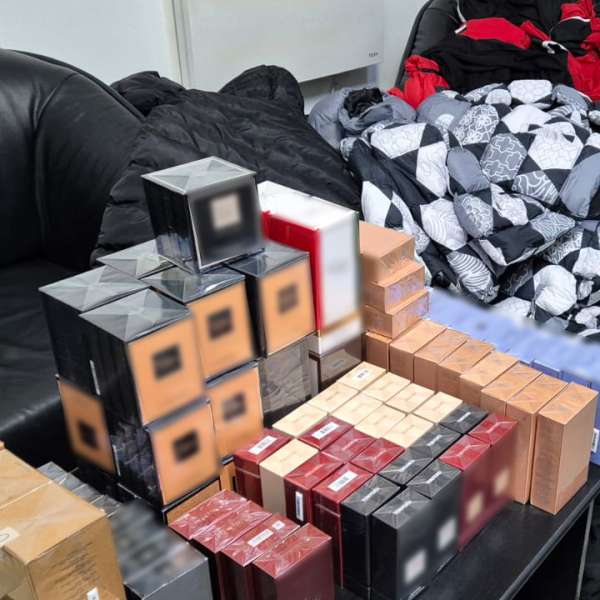 Bunuri susceptibile a fi contrafăcute în valoare de peste 175.000 lei, confiscate de poliţiştii de frontieră în PTF Giurgiu