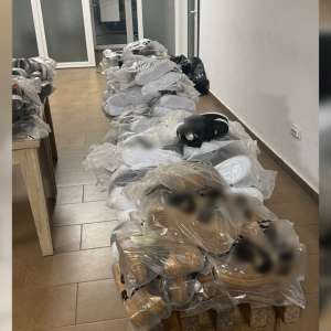 Bunuri susceptibile a fi contrafăcute în valoare de 110.000 lei, confiscate de poliţiştii de frontieră români și bulgari în PTF Vama Veche