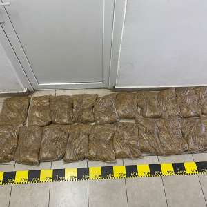 Zece kg de tutun descoperite într-un autoturism, în PTF Urziceni