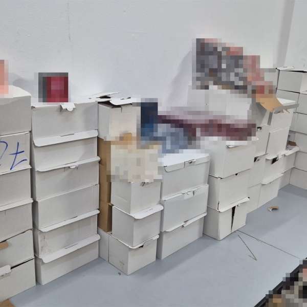 Parfumuri susceptibile a fi contrafăcute, în valoare de aproximativ 700.000 lei, descoperite în această dimineață, în PTF Giurgiu-Ruse