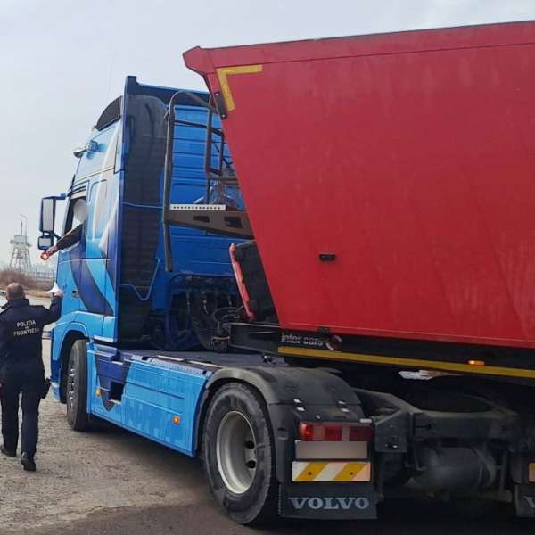 Mijloc de transport asigurat în fals, descoperit de polițiștii de frontieră brăileni