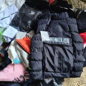 Articole vestimentare și încălțăminte susceptibile a fi contrafăcute în valoare de 40.000 lei, confiscate de poliţiştii de frontieră de la PTF Negru Vodă