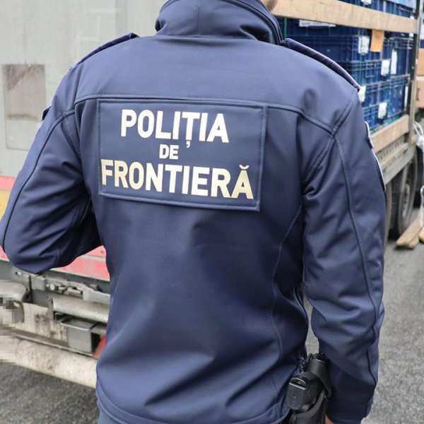 Mii de parfumuri susceptibile a fi contrafăcute, în valoare de peste 1.000.000 lei, descoperite la PTF Calafat
