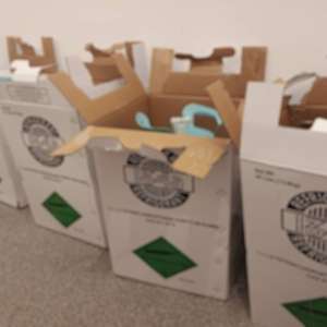 Butelii cu agent refrigerant, descoperite într-o autoutilitară la PTF Sculeni