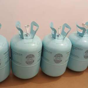 Butelii cu agent refrigerant, descoperite într-o autoutilitară la PTF Sculeni