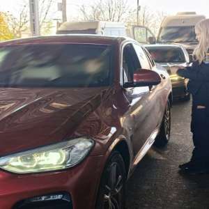 Autoturism descoperit în trafic la o zi după radierea din circulație