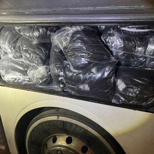 Articole vestimentare susceptibile a fi contrafăcute în valoare de 70.000 lei, confiscate de poliţiştii de frontieră români și bulgari în PTF Vama Veche