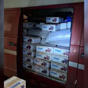 Peste 1.300 kg de miez de nucă, fără documentație vamală, descoperite la controlul de frontieră