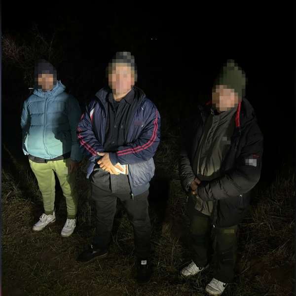 Trei cetăţeni din Nepal, opriţi la frontiera de sud-vest