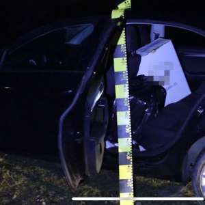 Țigări în valoare de 11.700 lei, descoperite într-un autoturism înmatriculat în Franța