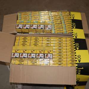 Țigări în valoare de 11.700 lei, descoperite într-un autoturism înmatriculat în Franța