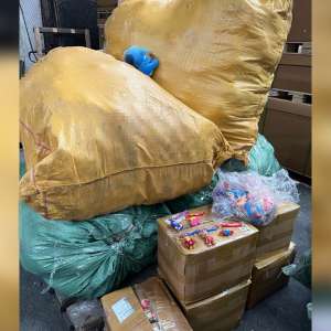 Bunuri susceptibile a fi contrafăcute, în valoare de aproximativ 270.000 lei, descoperite de polițiștii de frontieră constănțeni