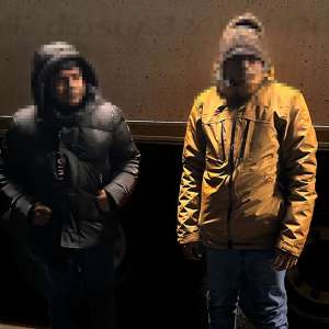 Cinci cetățeni străini depistați ascunși în două mijloace de transport la PTF Nădlac II