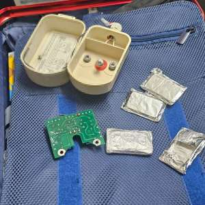 Zeci de lingouri din aur nedeclarate, descoperite în bagajele unui bărbat la Aeroportul Timișoara