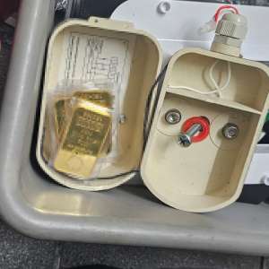 Zeci de lingouri din aur nedeclarate, descoperite în bagajele unui bărbat la Aeroportul Timișoara