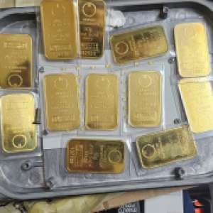 Zeci de lingouri din aur nedeclarate, descoperite în bagajele unui bărbat la Aeroportul Timișoara
