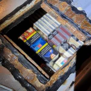 Zeci de mii de ţigarete, în valoare de aproximativ 114.900 lei, descoperite de polițiștii de frontieră giurgiuveni