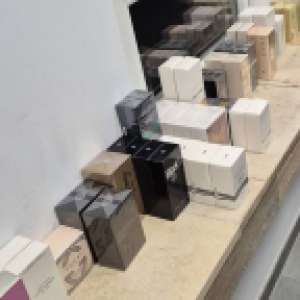 130 de parfumuri susceptibile a fi contrafăcute, în valoare de aproximativ 64.000 de lei, descoperite la PTF Siret