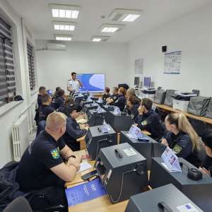 Școala de Formare Inițială și Continuă a Personalului Poliției de Frontieră Iași: Cursuri de inițiere în carieră și dezvoltare profesională continuă