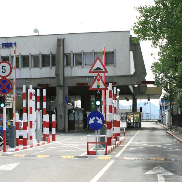 Autoturism de lux căutat de autorităţi, descoperit de polițiștii de frontieră din PTF Porțile de Fier I