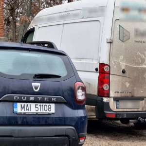 Autoutilitară furată din Belgia, oprită din drumul către R. Moldova