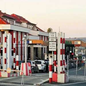 Belgian la volanul unui ansamblu rutier a cărui remorcă era neînmatriculată, depistat la intrarea în România