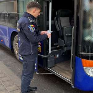 Cetățean român depistat în trafic conducând un ansamblu rutier, fără drept