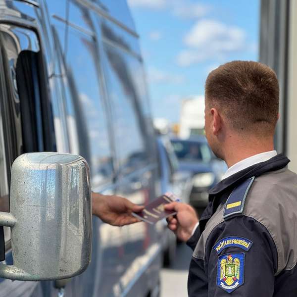 Permis de conducere fals, depistat de polițiștii de frontieră de la Nădlac
