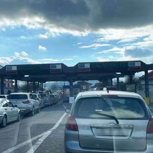 Portughez la volanul unui ansamblu rutier a cărui semiremorcă era neînmatriculată, depistat la intrarea în România