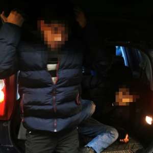 Cinci cetățeni Afganistan și Irak fără drept de a călători în spațiul Schengen depistați de polițiștii de frontieră