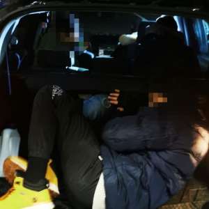 Cinci cetățeni Afganistan și Irak fără drept de a călători în spațiul Schengen depistați de polițiștii de frontieră