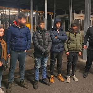 Nouă cetățeni străini depistați de polițiștii de frontieră fără documente care să le permită să călătorească în spațiul Schengen