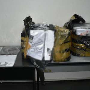 Tricouri susceptibile de a fi contrafăcute, în valoare de aproximativ 73.500 de lei, confiscate de poliţiştii de frontieră giurgiuveni