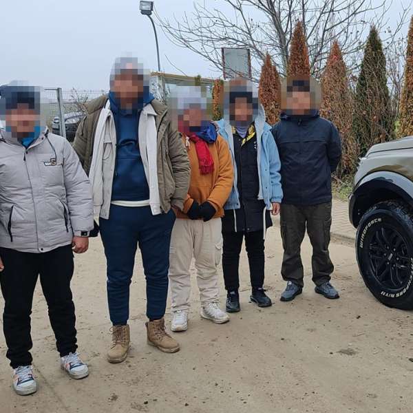 Șase cetățeni din Nepal opriți la frontiera româno-sârbă