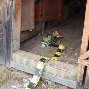 Arme şi muniţie, descoperite de poliţiştii de frontieră în urma unor percheziţii domiciliare