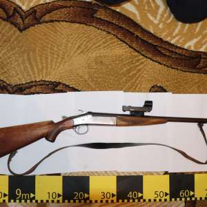 Arme şi muniţie, descoperite de poliţiştii de frontieră în urma unor percheziţii domiciliare