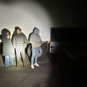 Patru cetățeni din Siria și Irak fără drept de a călători în spațiul Schengen depistați de polițiștii de frontieră