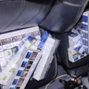 Aproximativ 17.000 de țigarete ascunse, descoperite de polițiștii de frontieră din estul și sudul țării
