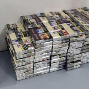 Aproximativ 17.000 de țigarete ascunse, descoperite de polițiștii de frontieră din estul și sudul țării